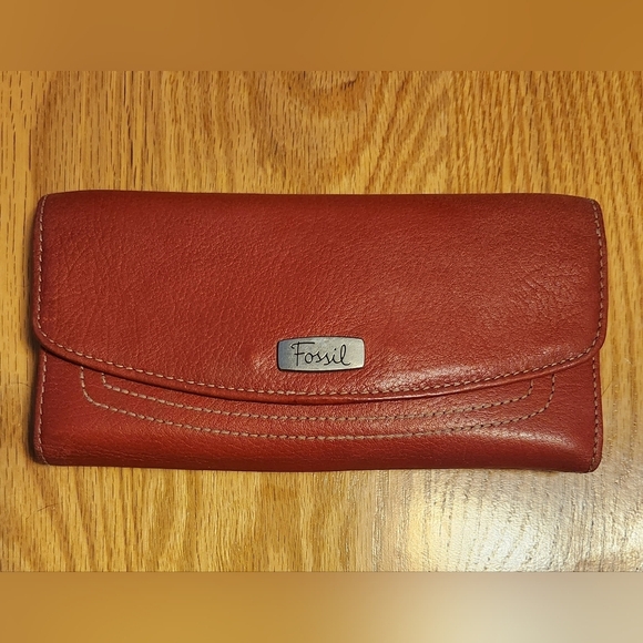 🌞NICE FOSSIL Pretty Red Leather Wallet - Picture 1 of 12